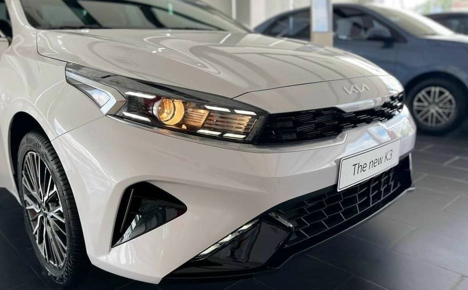 KIA K3 Premium màu trắng  21670429396